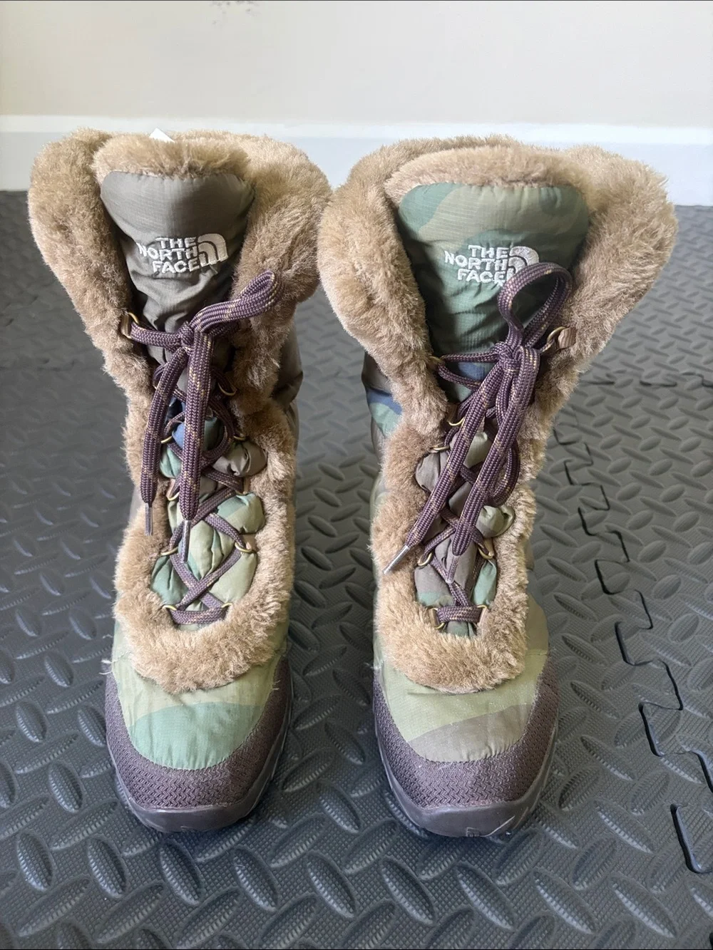 The North Face Camo Quilted Fur-Trim Winter Boots - Green/Brown - Picture 3 of 5
